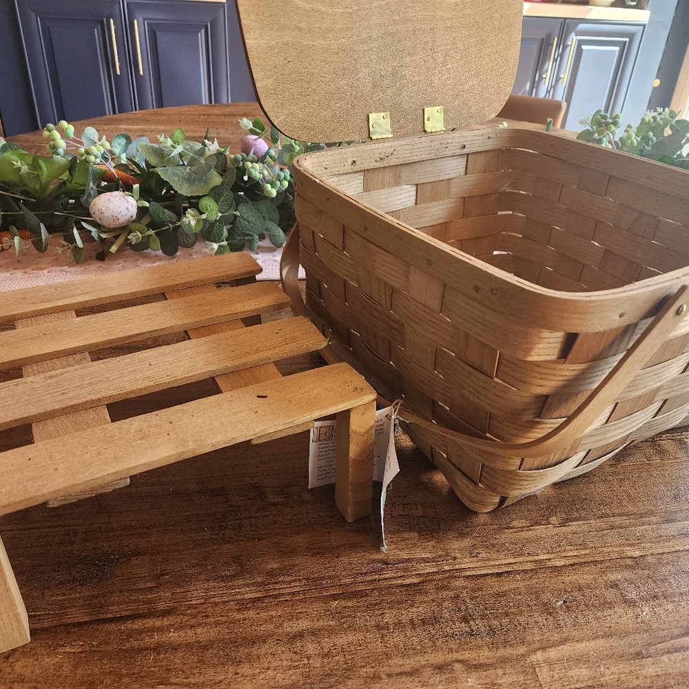 VINTAGE BASKETVILLE PICNIC BASKET FROM THE AMERICANA COLLECTION - Picture 6 of 7